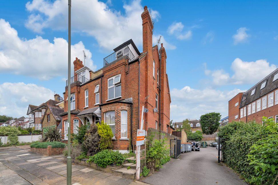 North Crescent, Finchley Central, London, N3 3LL